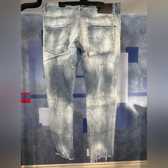 🇨🇦 NWOT DSQUARED2 🇨🇦 Skater Jeans with Rough Hems - Fits 40” Waist - Picture 3 of 4